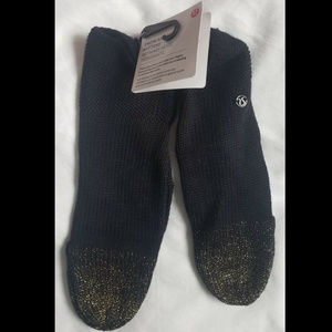 LULULEMON Snow Amazing Mittens Black Gold Boolux